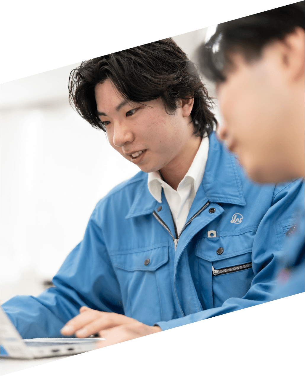 自動車からスマートフォンまで、多様なコネクタ設計を担当